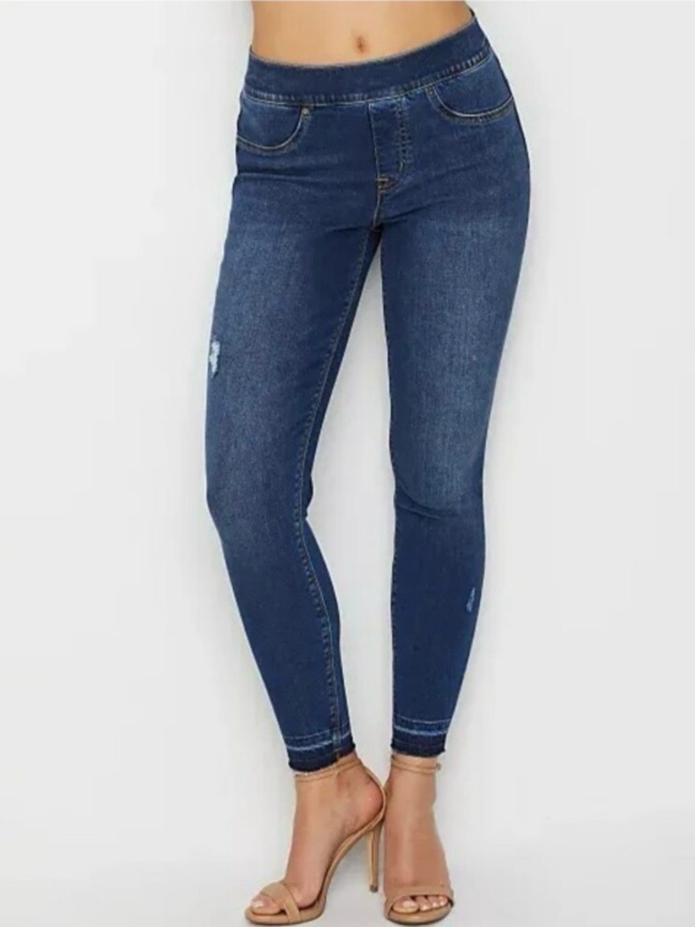 NWOT • SPANX Distressed Ankle Jeans in Medium Wash • Women’s Medium (US 6-8)